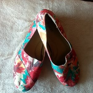 Softspots Happy Shoes size 8